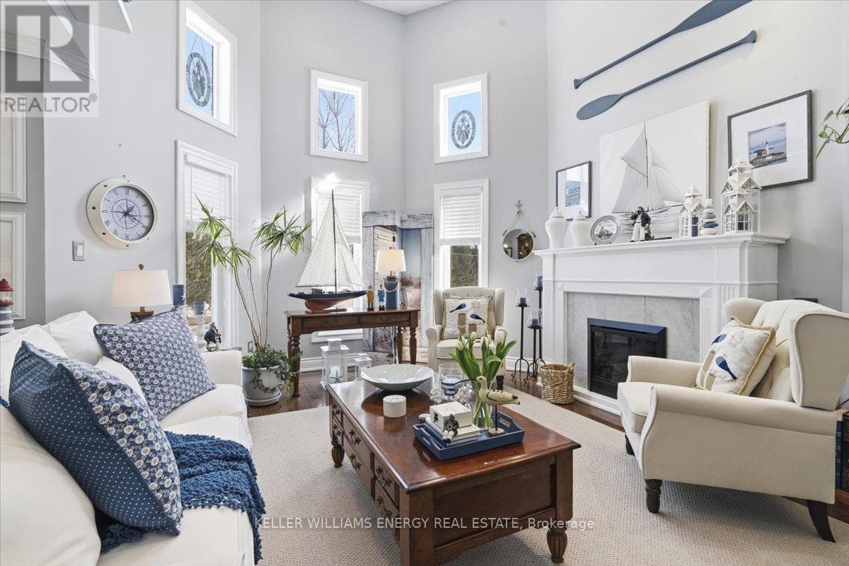 14 CHRISTIE CRESCENT photo 2