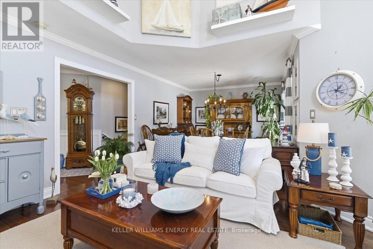 14 CHRISTIE CRESCENT photo 3