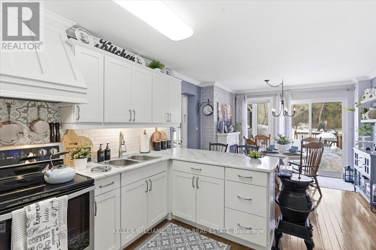 14 CHRISTIE CRESCENT photo 5