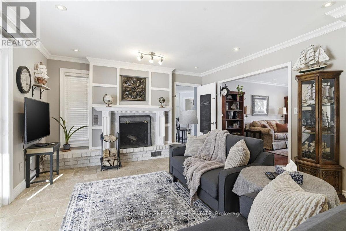 14 CHRISTIE CRESCENT photo 9