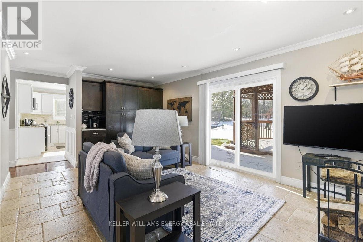 14 CHRISTIE CRESCENT photo 8