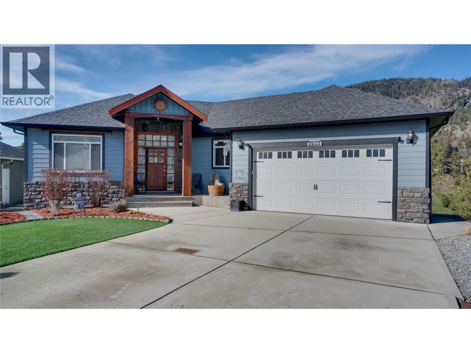 2233 Helgason Drive photo 2
