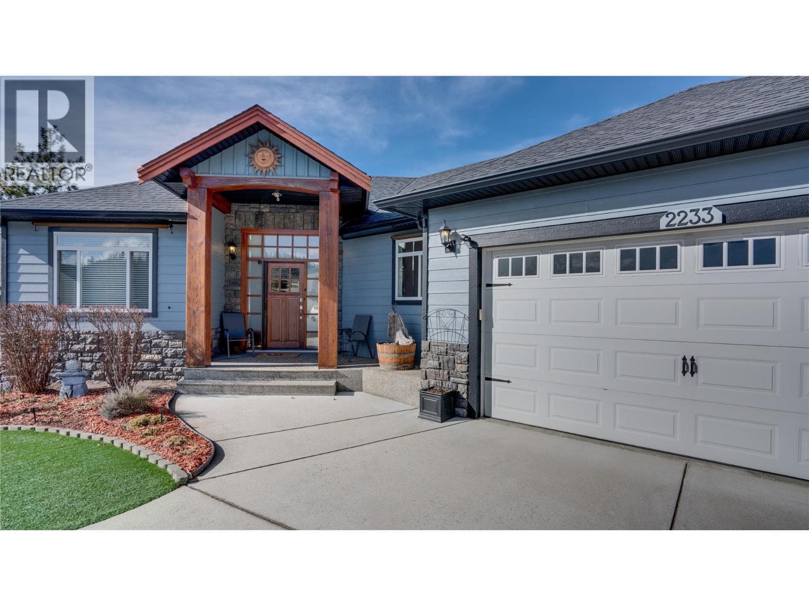 2233 Helgason Drive photo 3