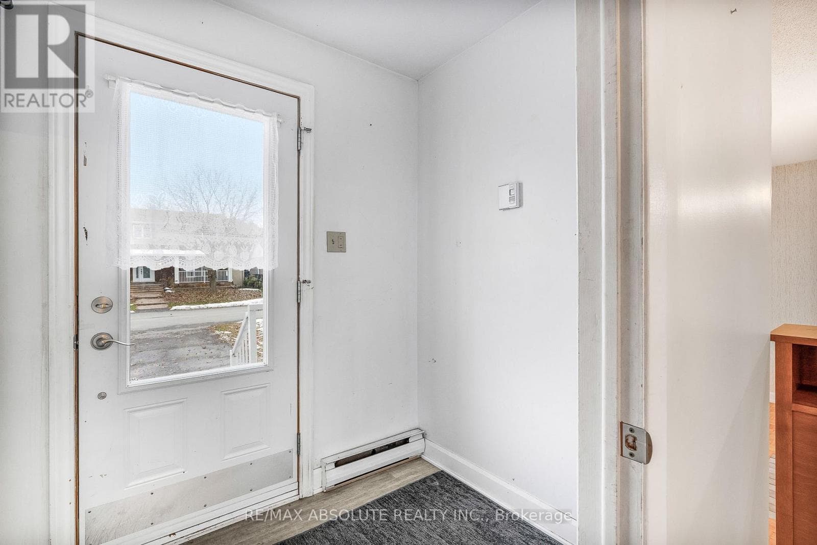 366 CHARRON STREET photo 2