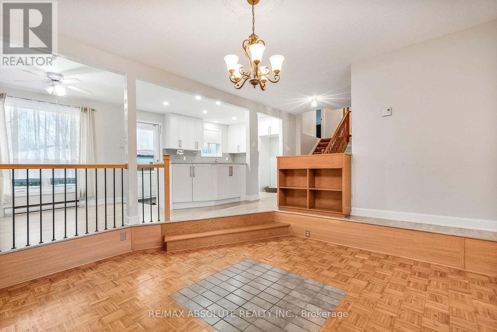 366 CHARRON STREET photo 3