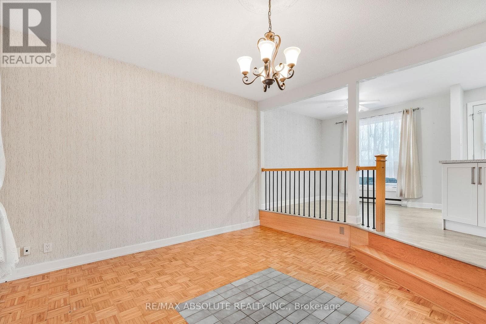 366 CHARRON STREET photo 4