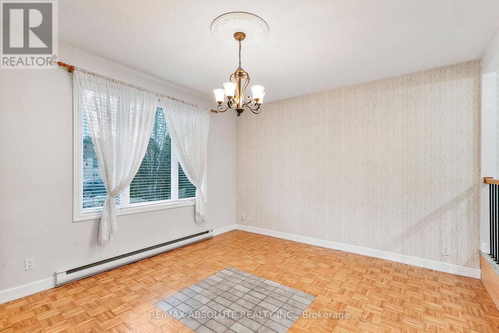 366 CHARRON STREET photo 5
