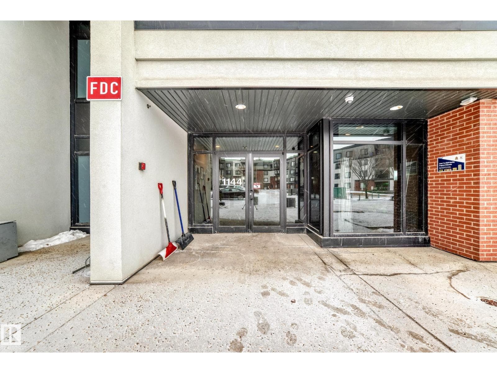 #108 1144 ADAMSON DR SW photo 3