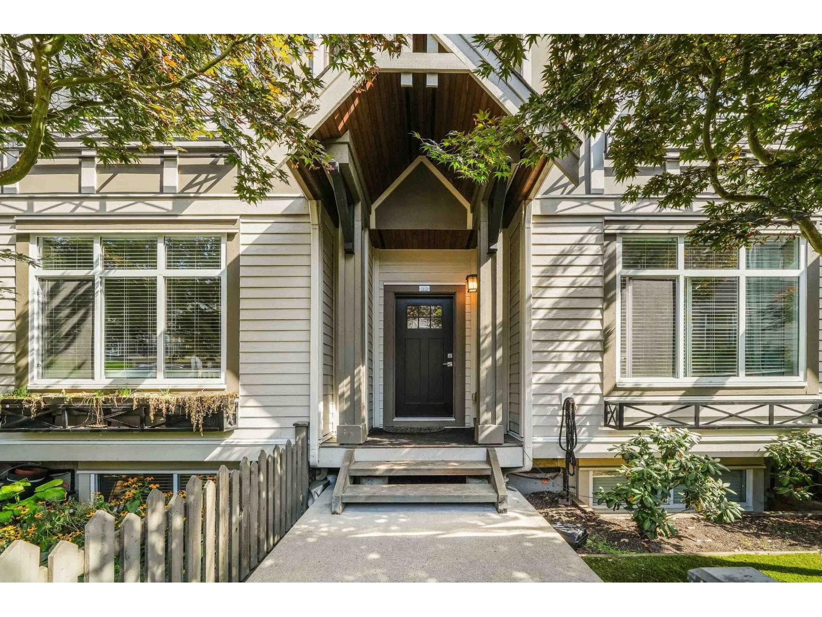 4 bed 4 bath single family at 32 6588 195A STREET — $899,900