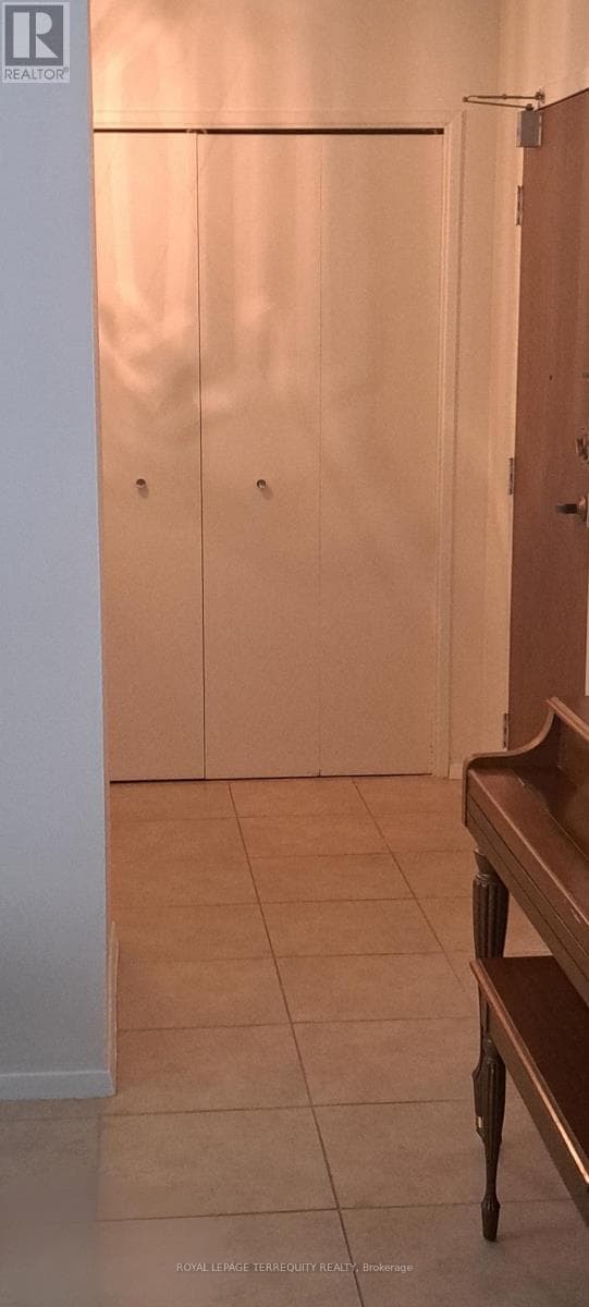 114 - 10 SUNRISE AVENUE photo 3