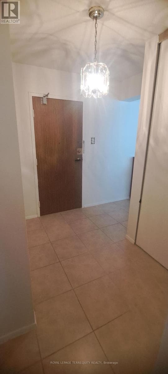 114 - 10 SUNRISE AVENUE photo 5