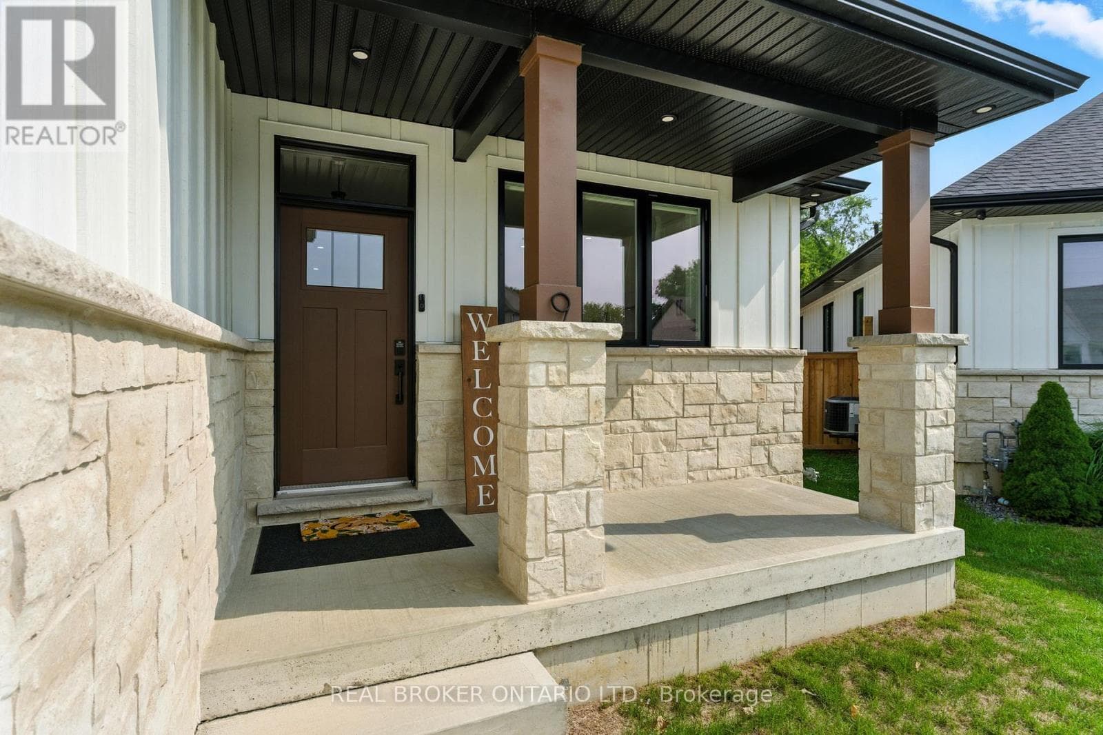 9 MACNEIL COURT photo 2
