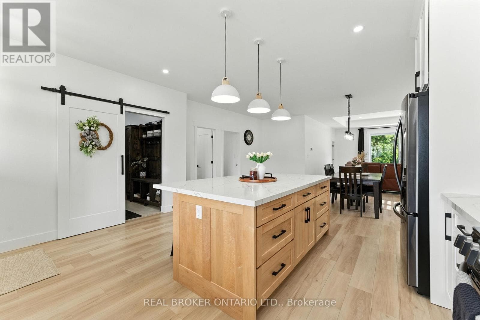 9 MACNEIL COURT photo 7