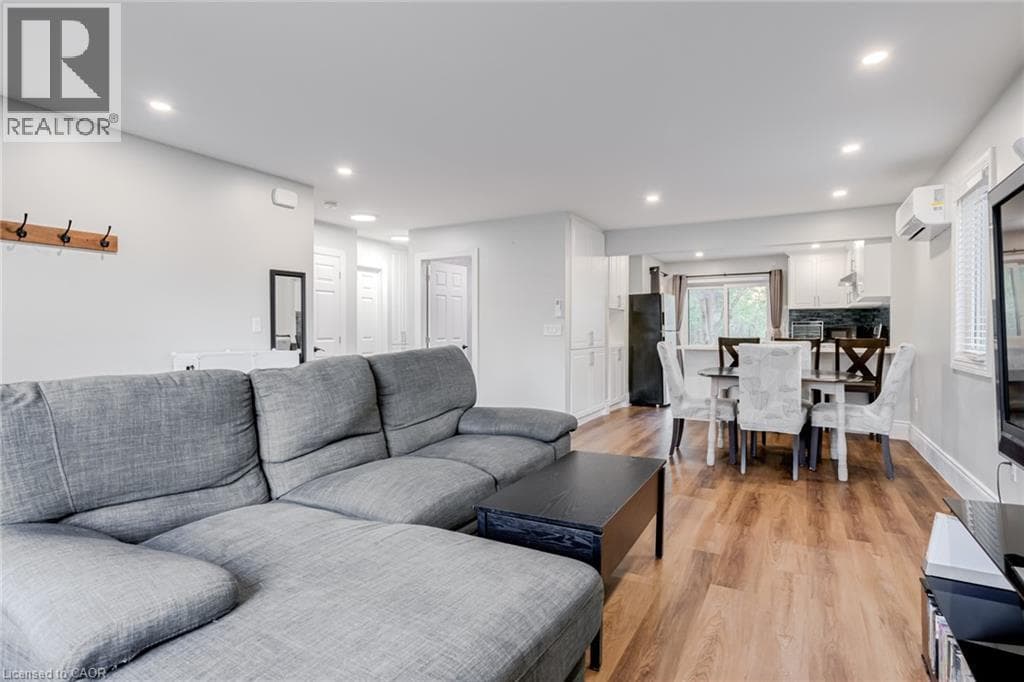 8 MOUNTSBERG Road photo 4