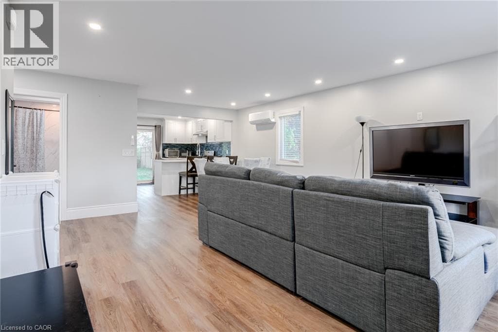 8 MOUNTSBERG Road photo 5