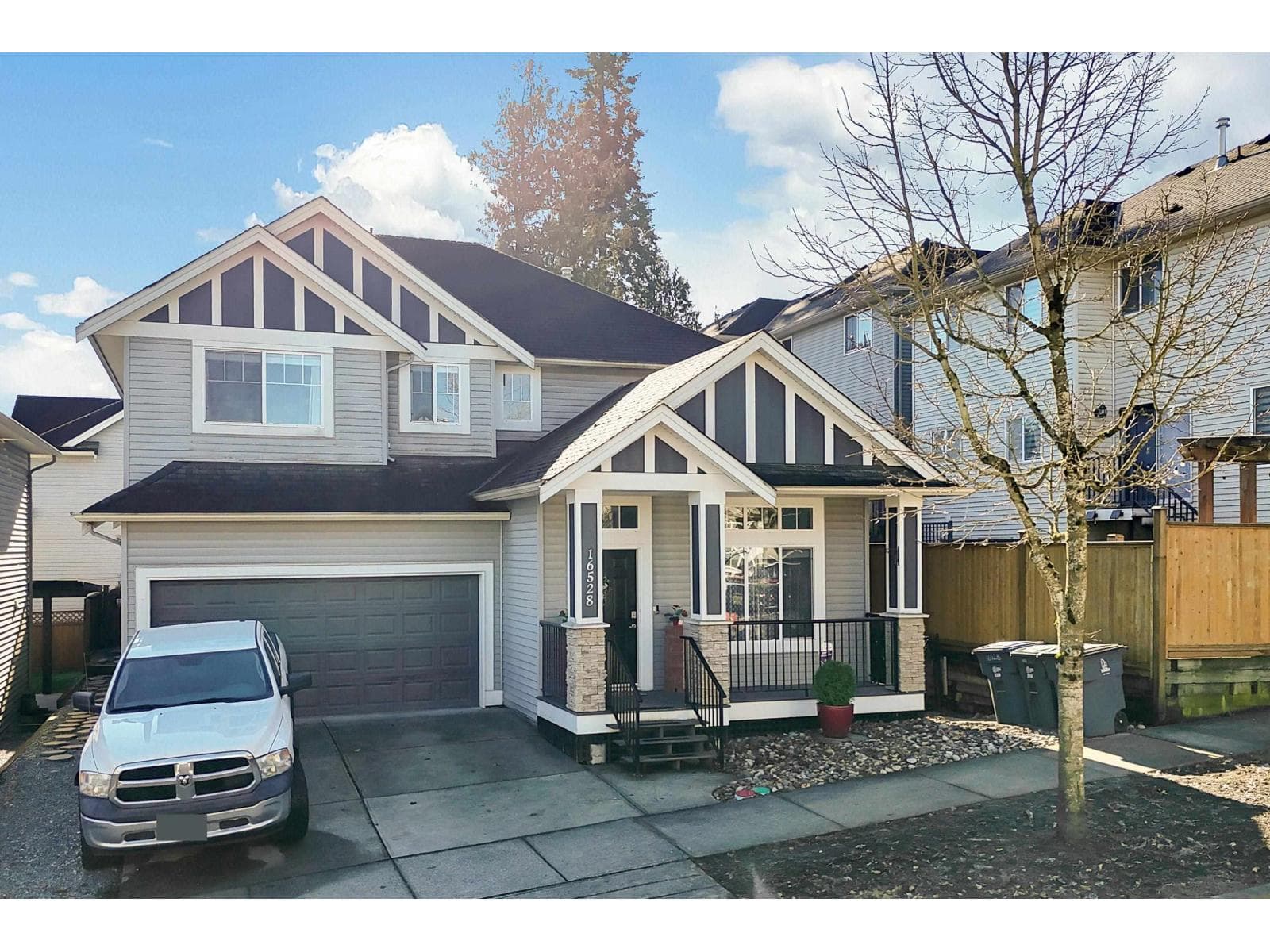 16528 59A AVENUE photo 2