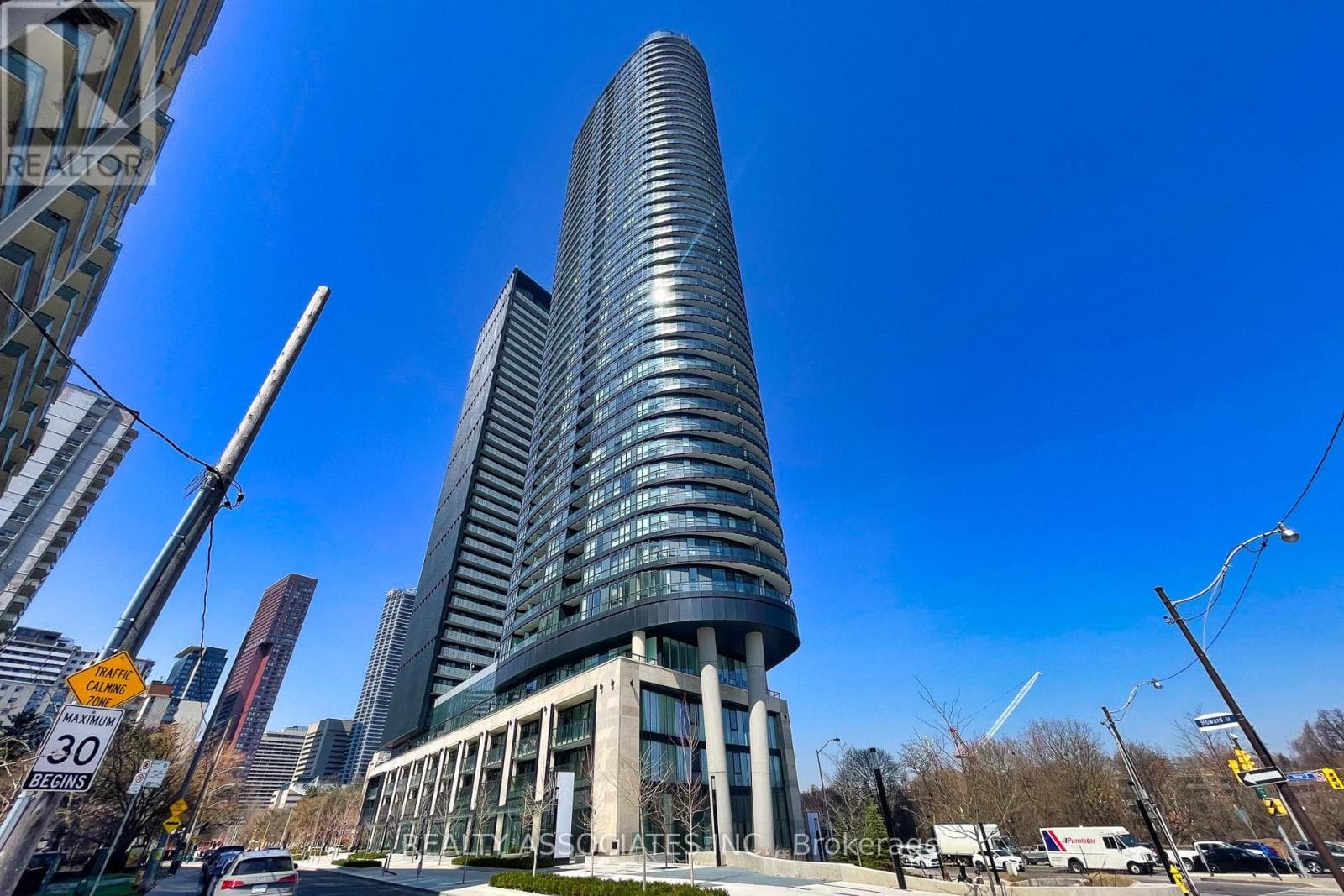 2 bed 2 bath single family at 2817 - 585 BLOOR STREET E — $799,900