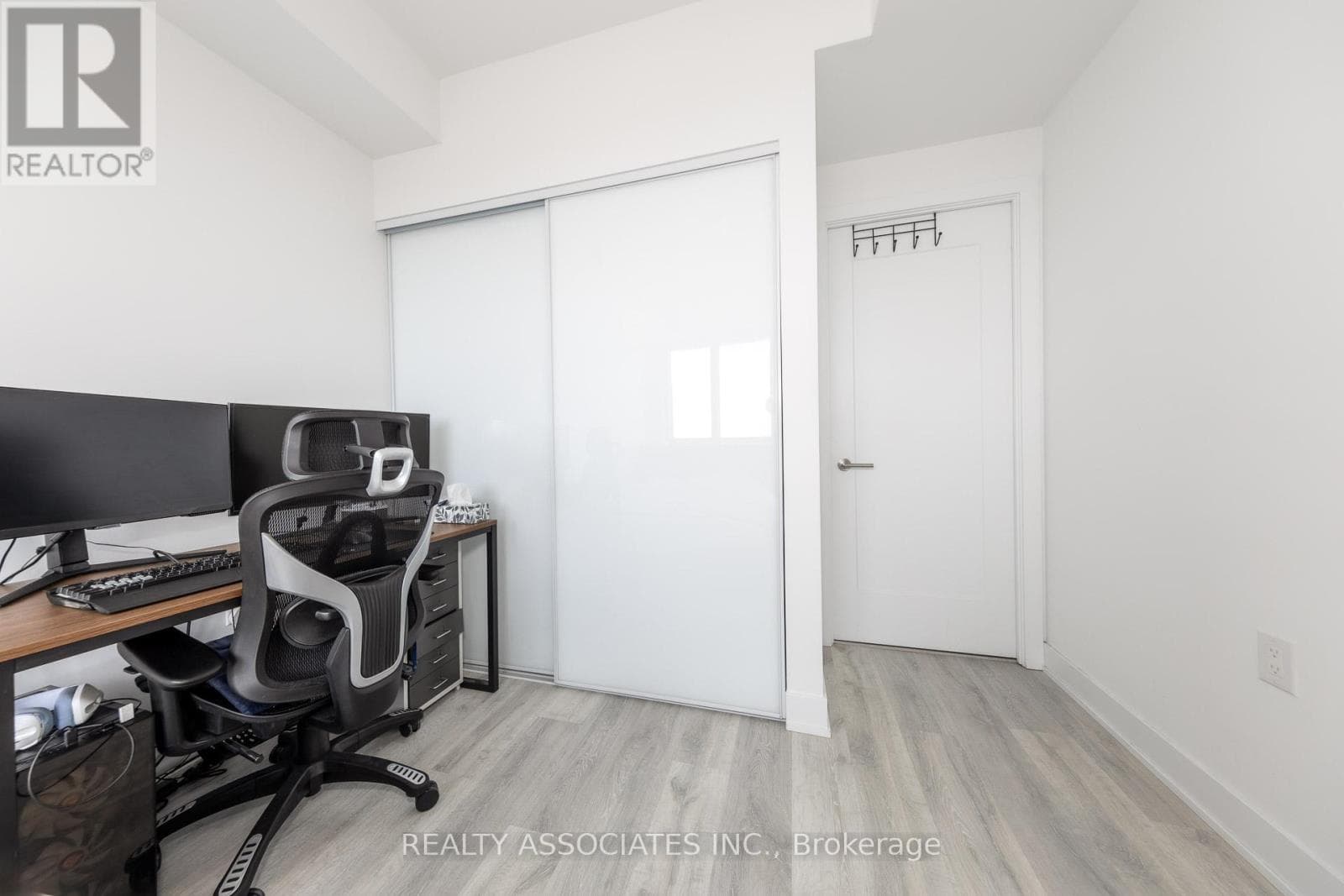 2817 - 585 BLOOR STREET E photo 3