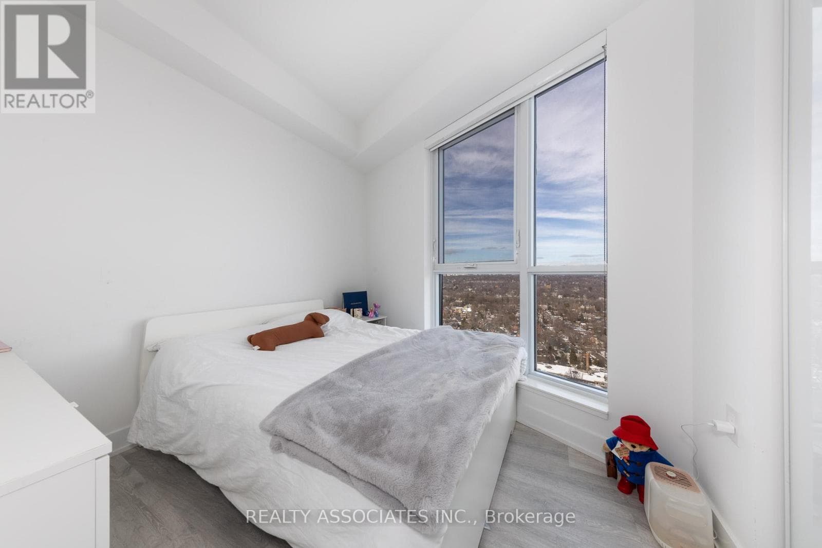 2817 - 585 BLOOR STREET E photo 5