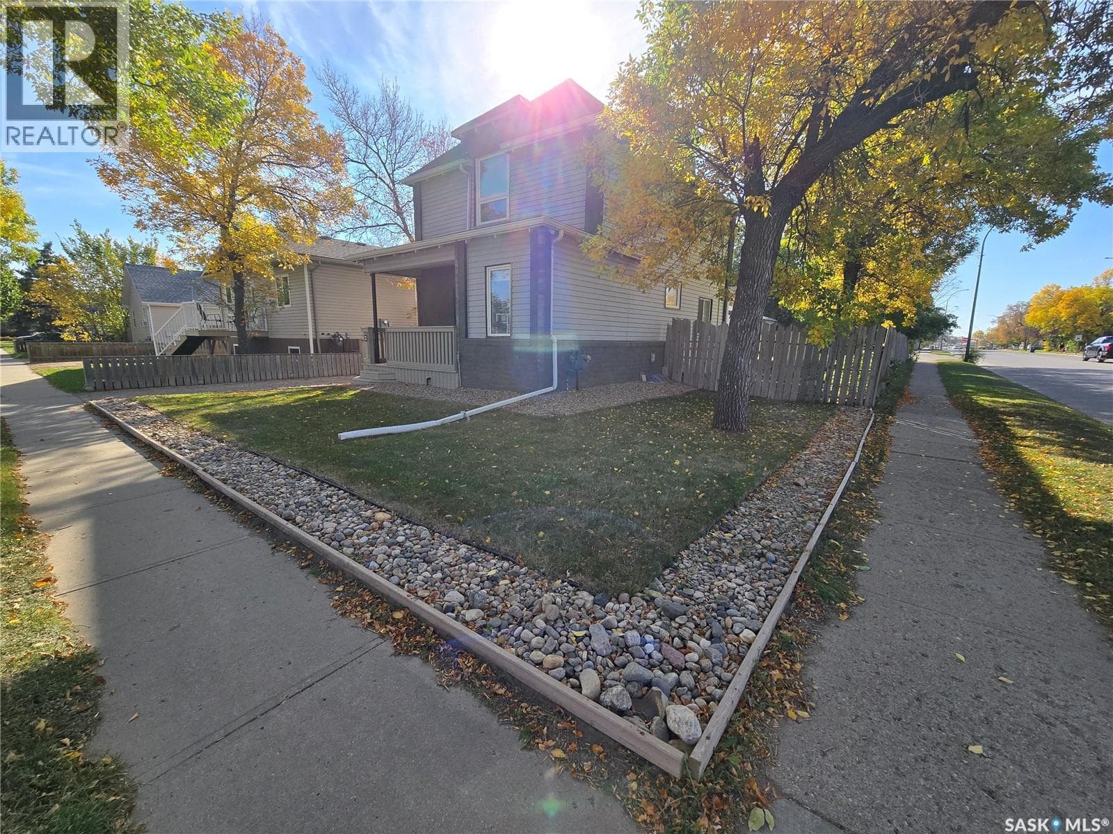2 Prairie AVENUE photo 2