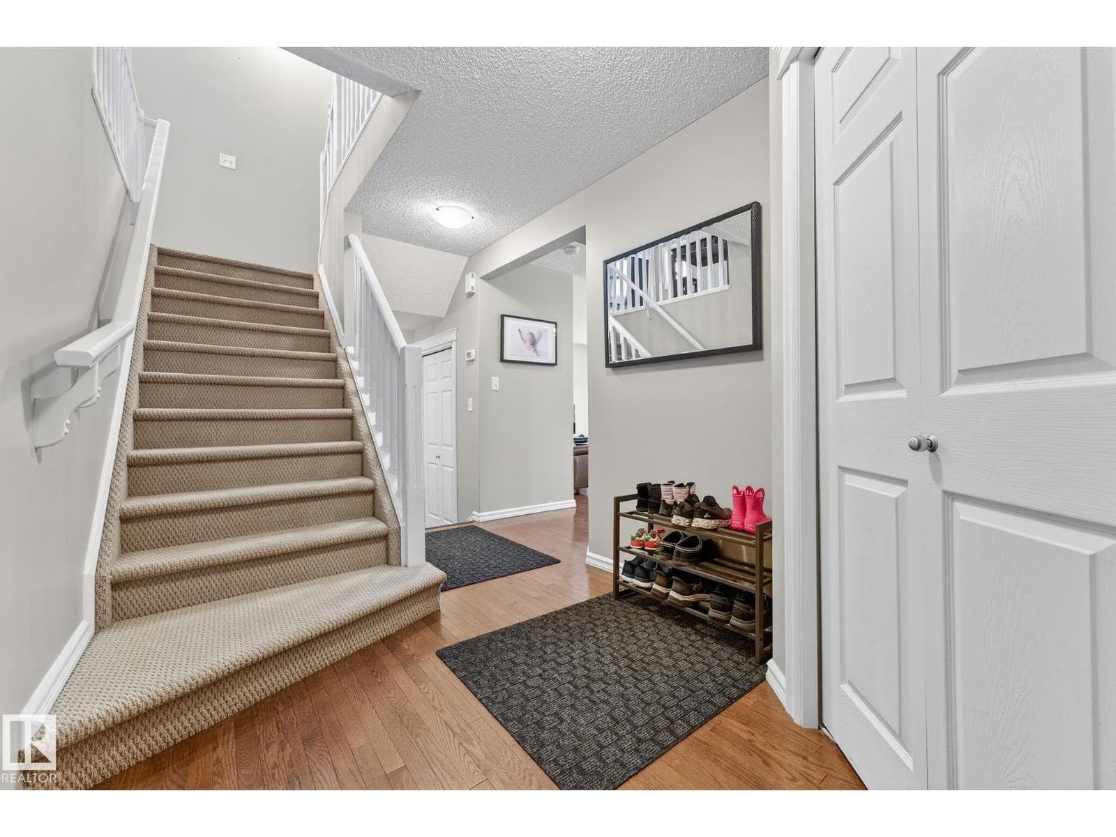 21907 95 AV NW photo 3