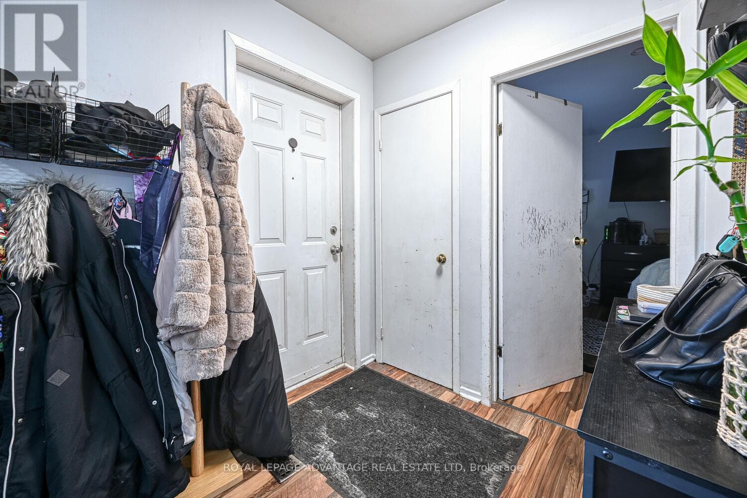 150-152 GORE STREET E photo 2