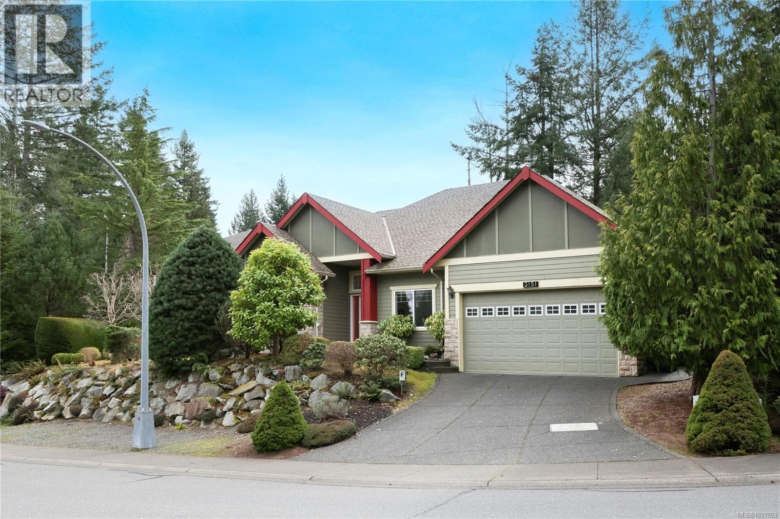 2 bed 3 bath single family at 3151 Klanawa Cres — $1,189,000