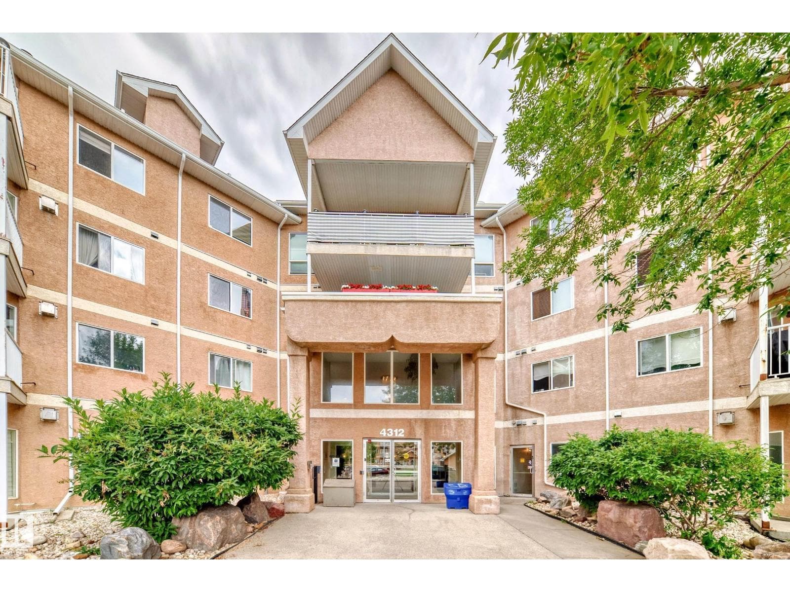 2 bed 2 bath single family at #412 4312 139 AV NW — $169,000