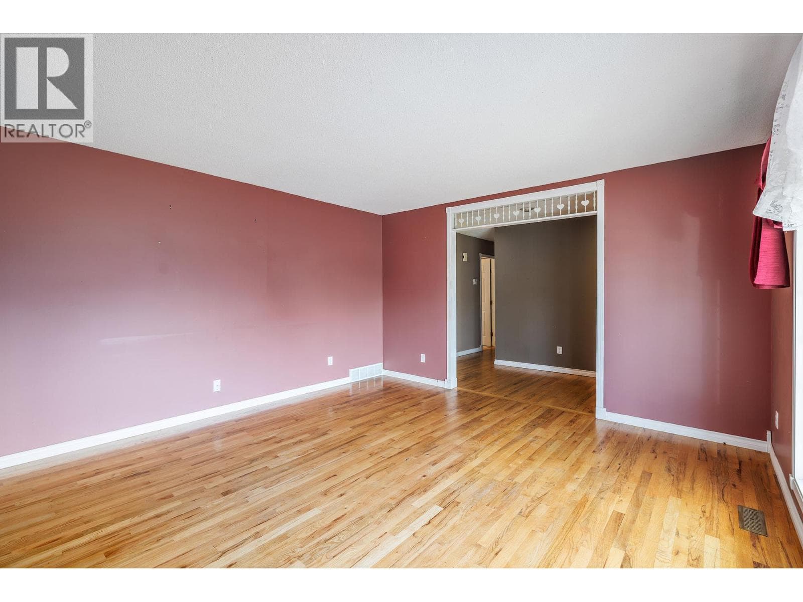 975 Neptune Road photo 5