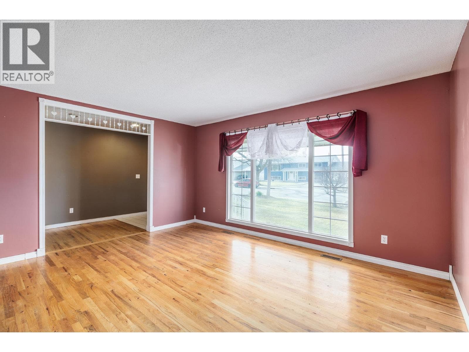 975 Neptune Road photo 4