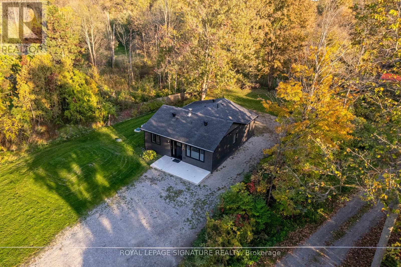 8 MOUNTSBERG ROAD photo 3
