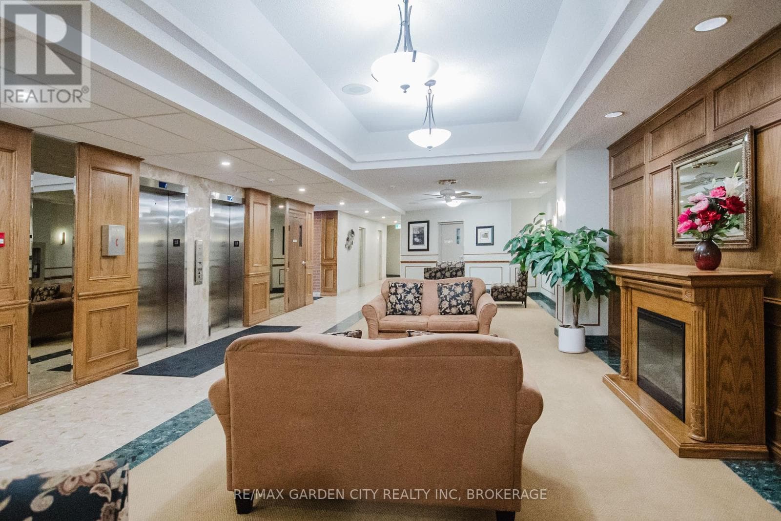 307 - 7 GALE CRESCENT photo 4