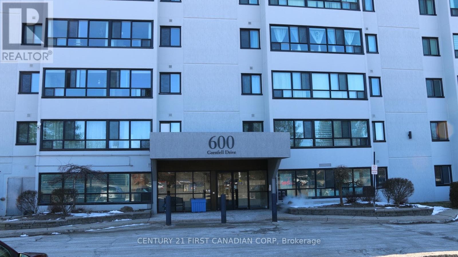 207 - 600 GRENFELL DRIVE photo 2