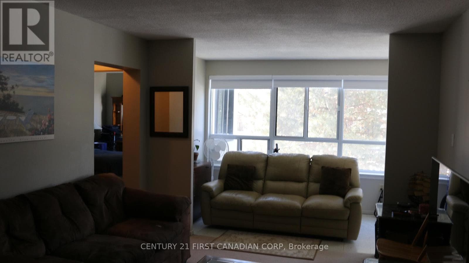 207 - 600 GRENFELL DRIVE photo 4