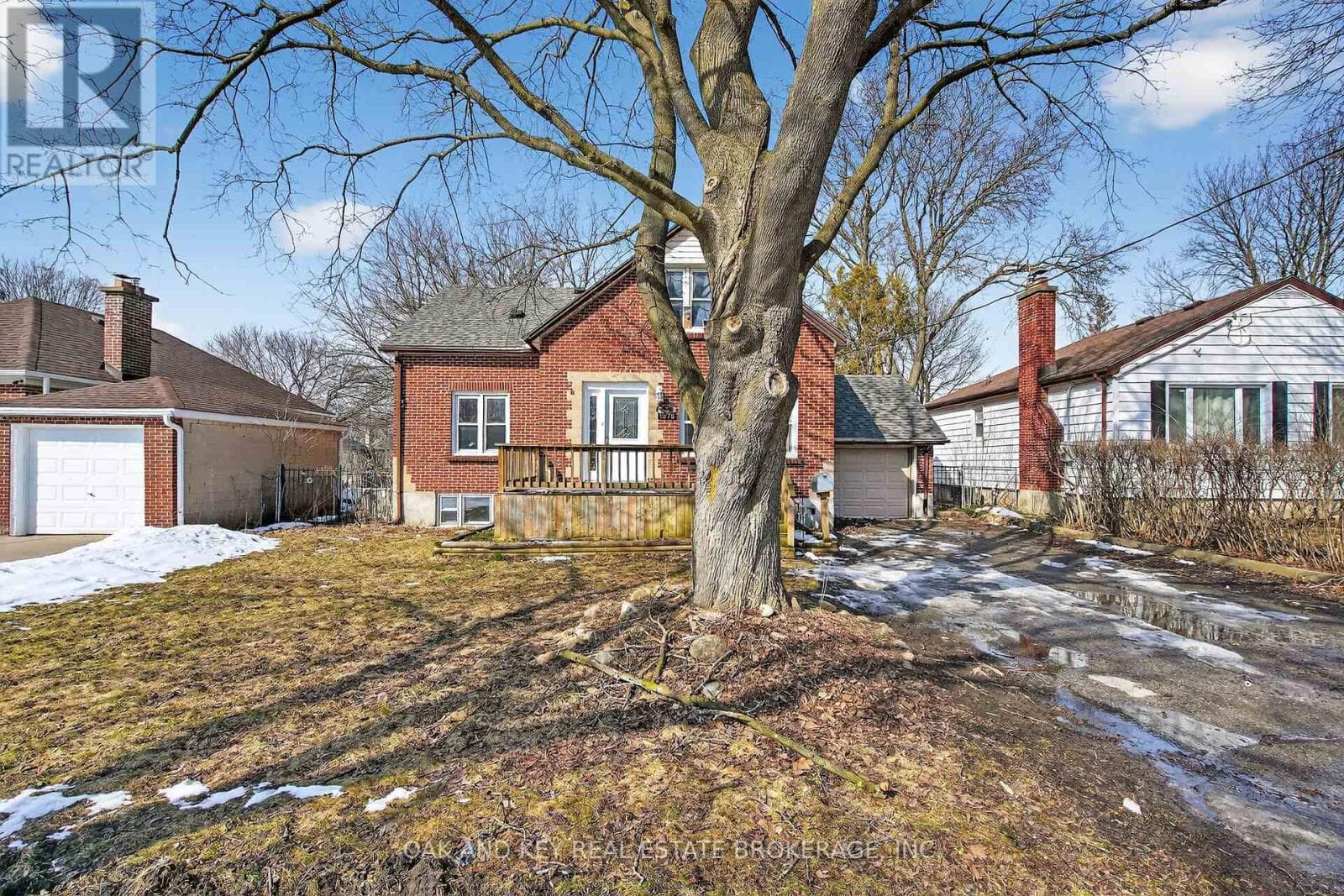 1878 CHURCHILL AVENUE photo 4