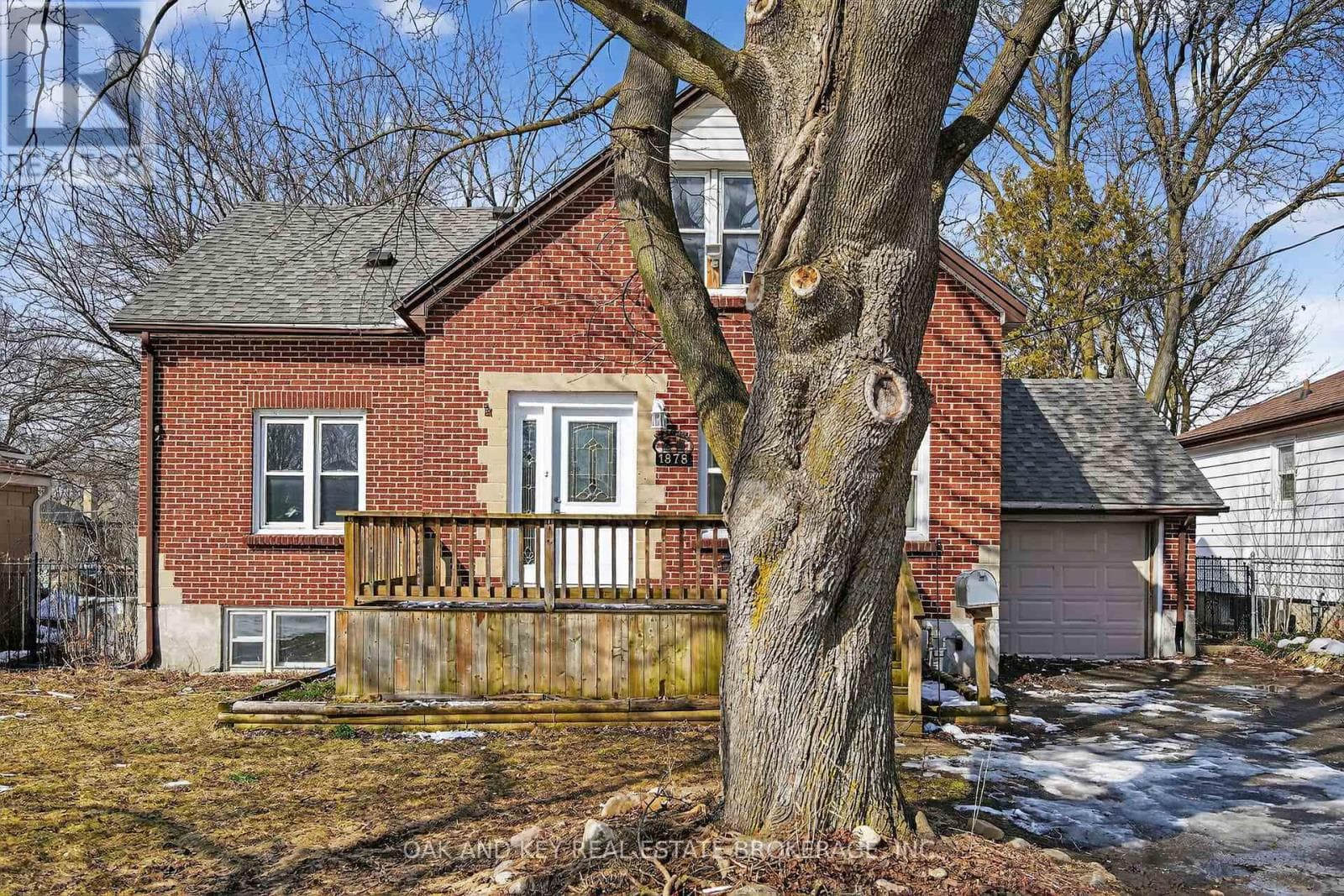 1878 CHURCHILL AVENUE photo 5
