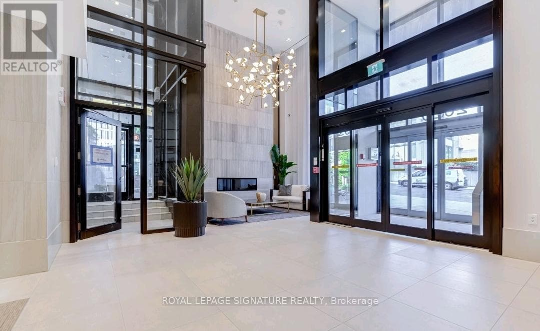 210 - 2020 BATHURST STREET photo 2