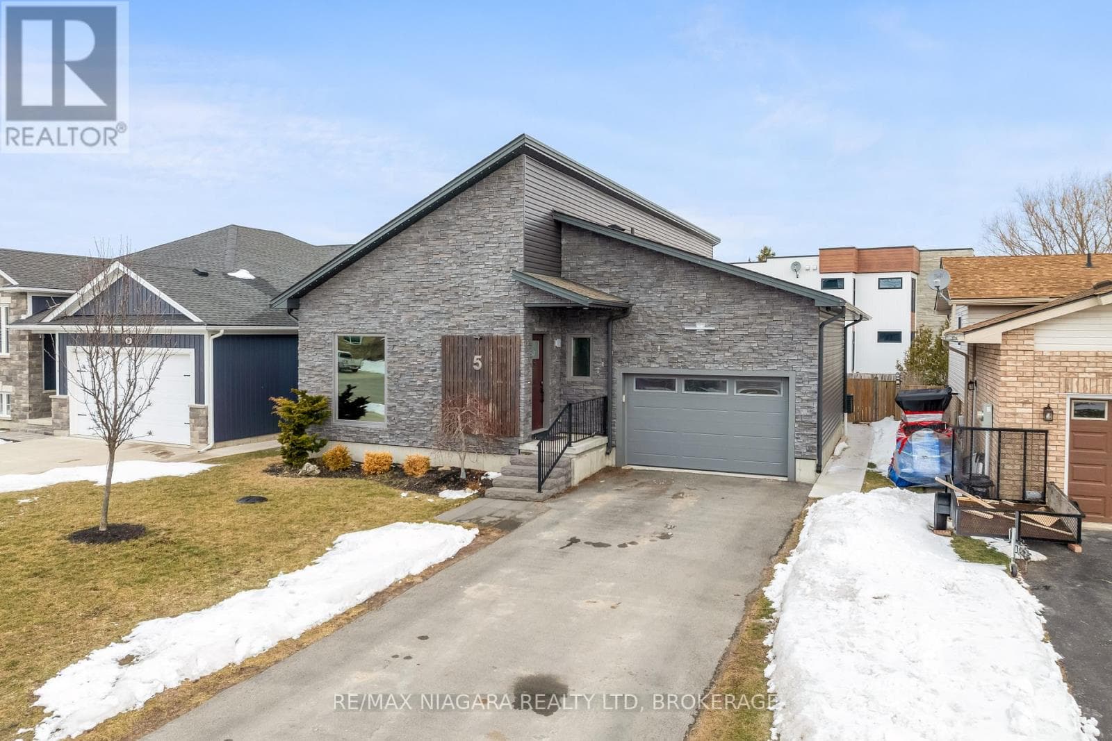 5 HERON POINTE ROAD photo 2