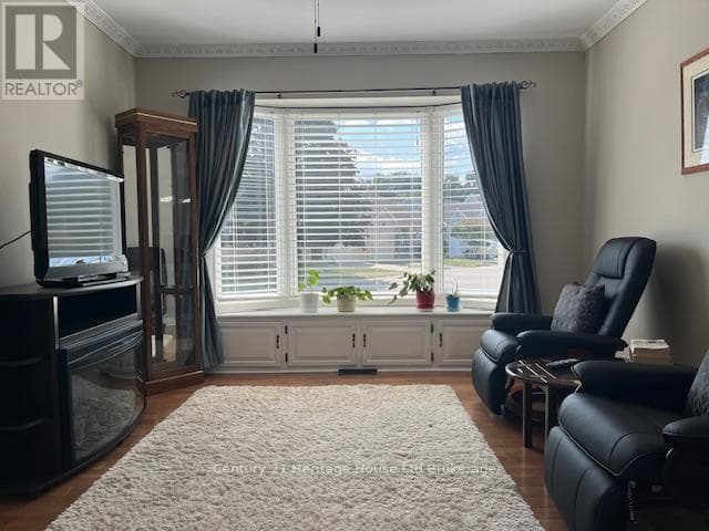 65 EDWIN CRESCENT photo 4