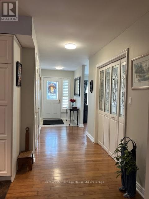 65 EDWIN CRESCENT photo 3