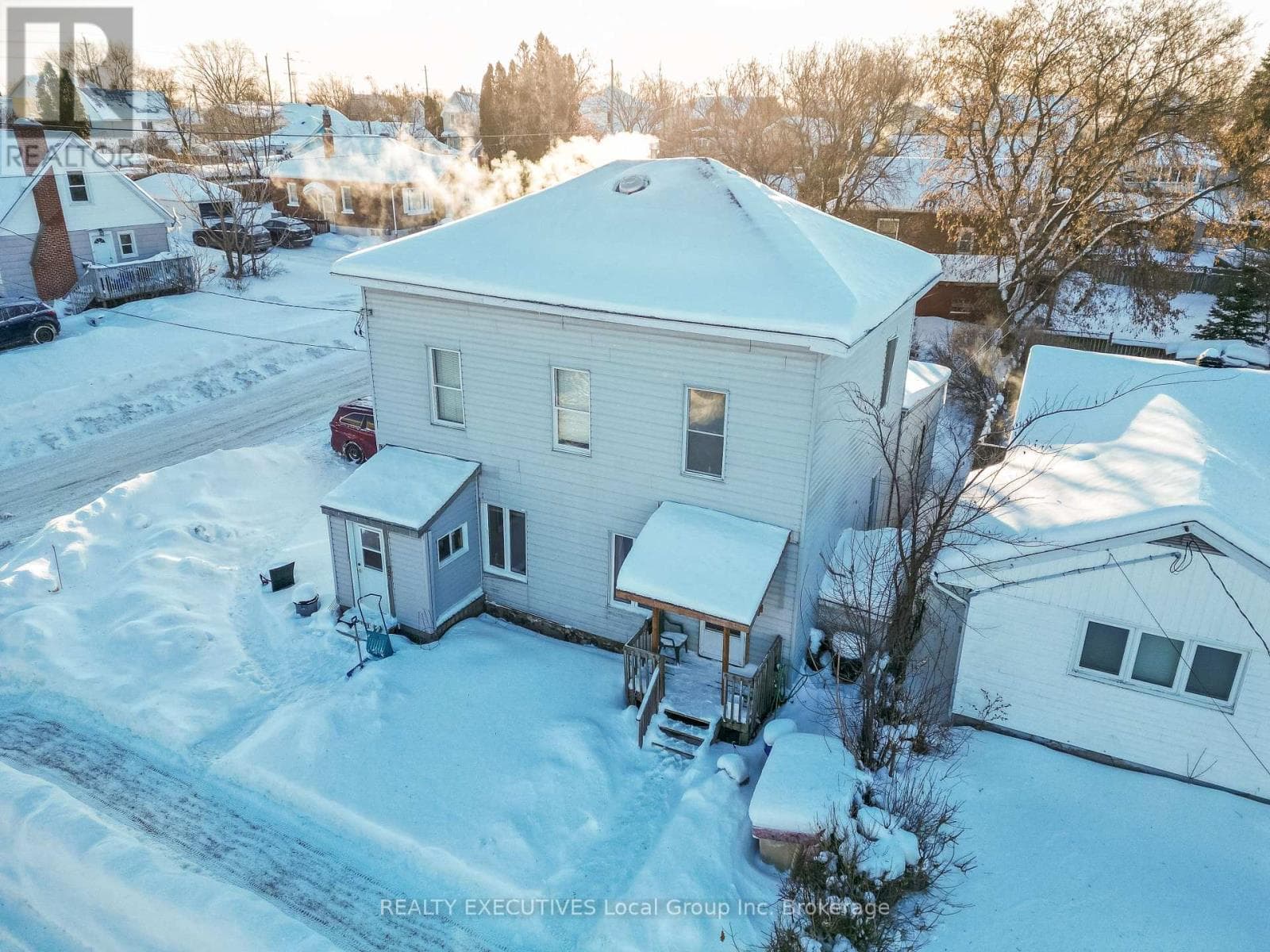 997 HAMMOND STREET photo 4