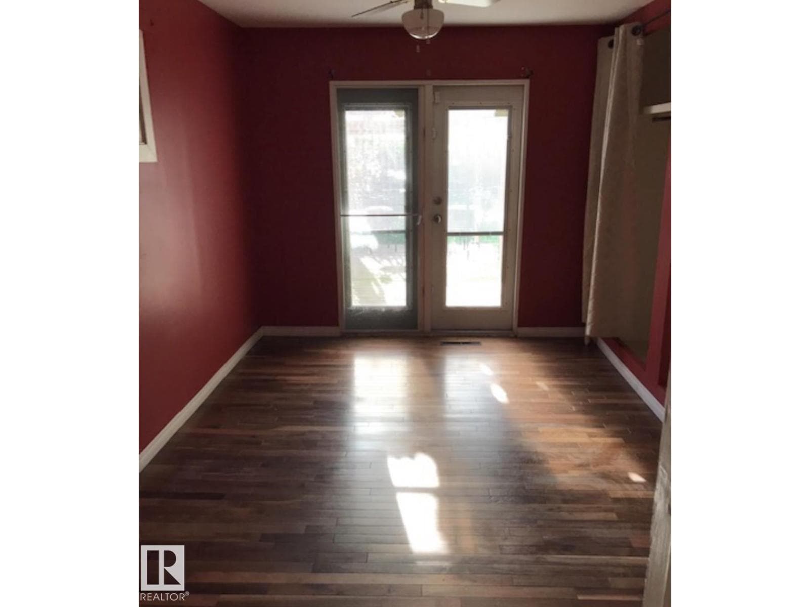 5231 46 ST photo 2