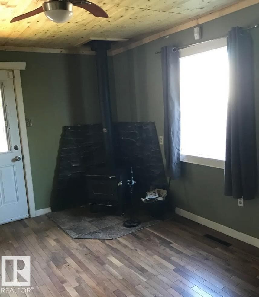 5231 46 ST photo 5