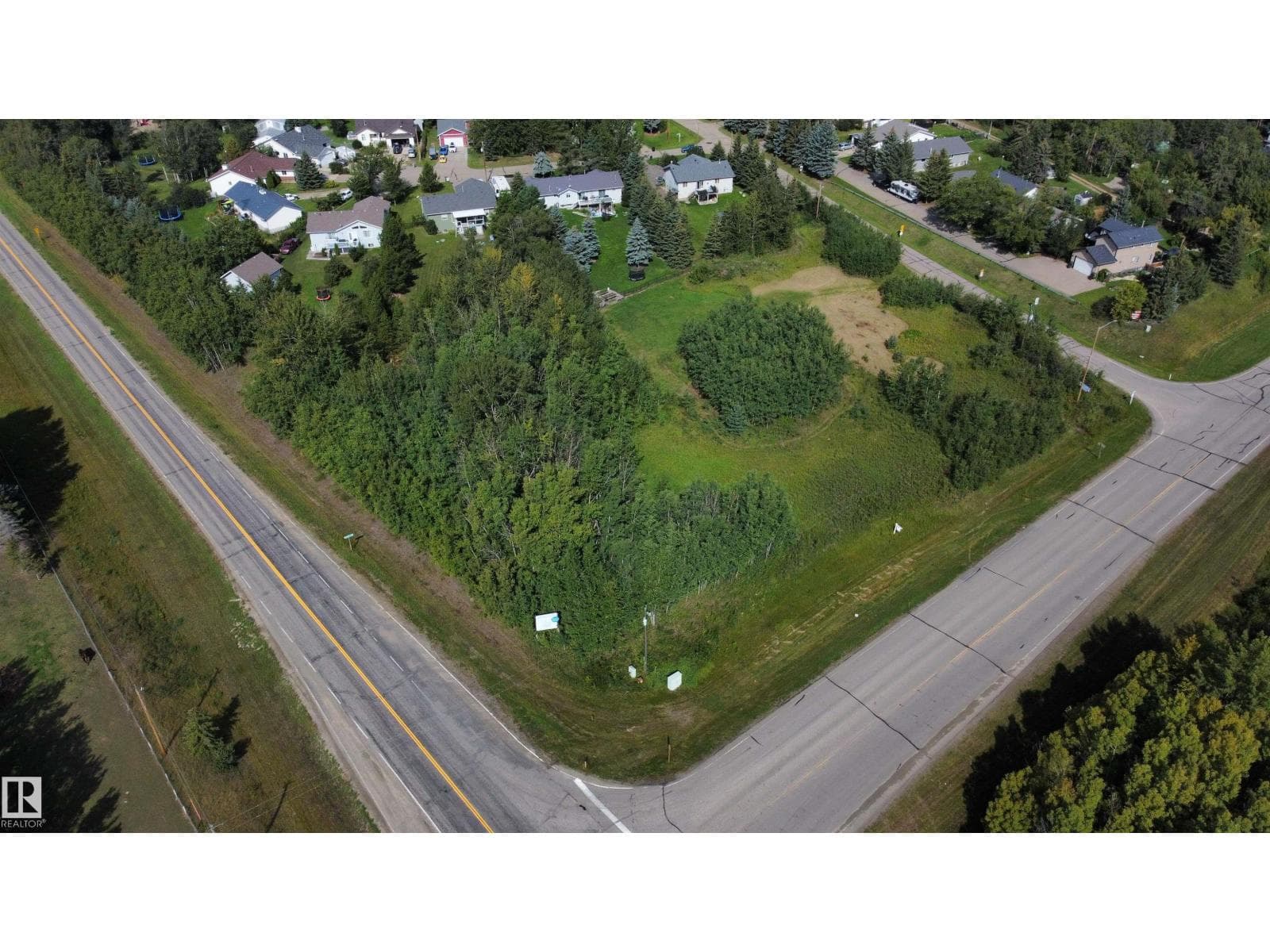 488 LAKESIDE DR — photo 4