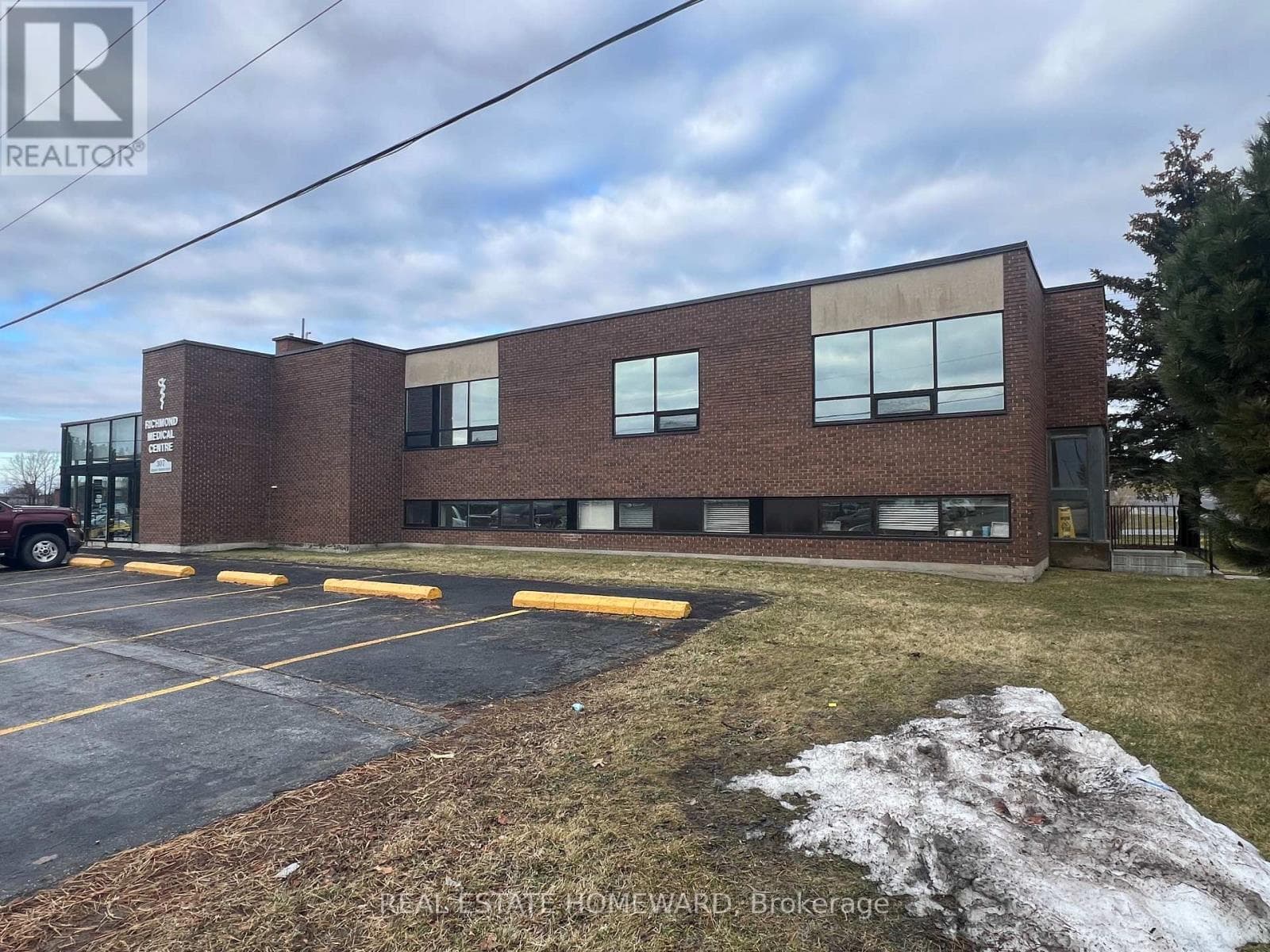 307-307A BRIDGE STREET W photo 2