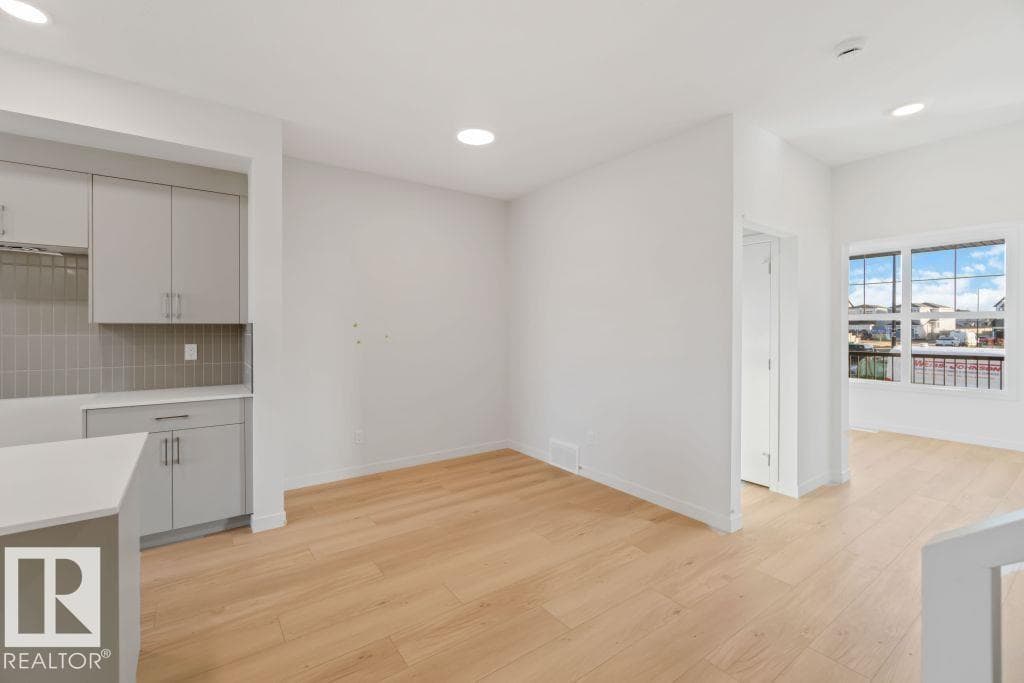 2327 160 ST SW photo 3
