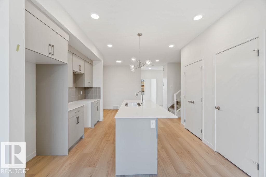 2327 160 ST SW photo 5