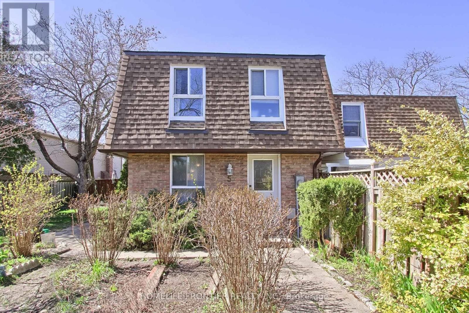 3 bed 2 bath single family at 5 PENWICK CRESCENT — $949,000