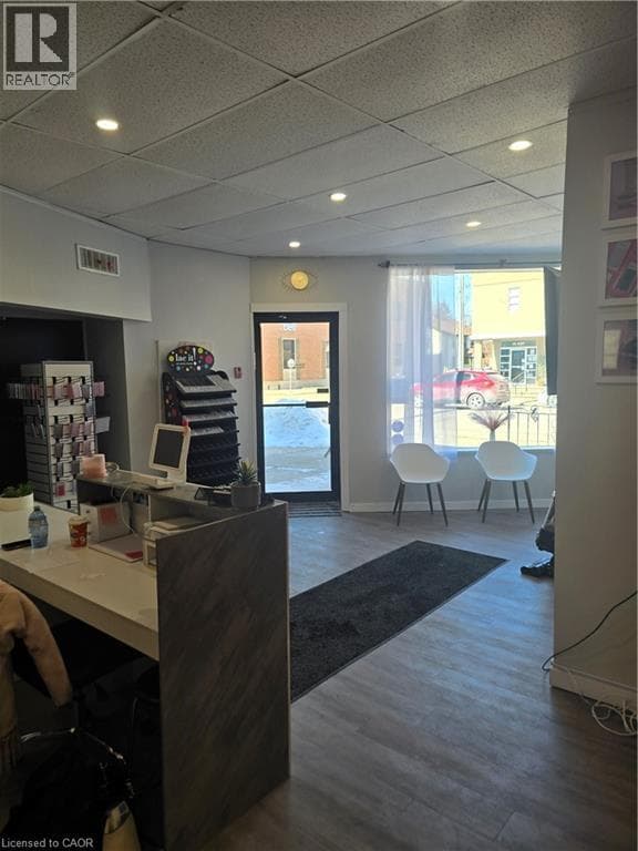 49 KENT Street N photo 5