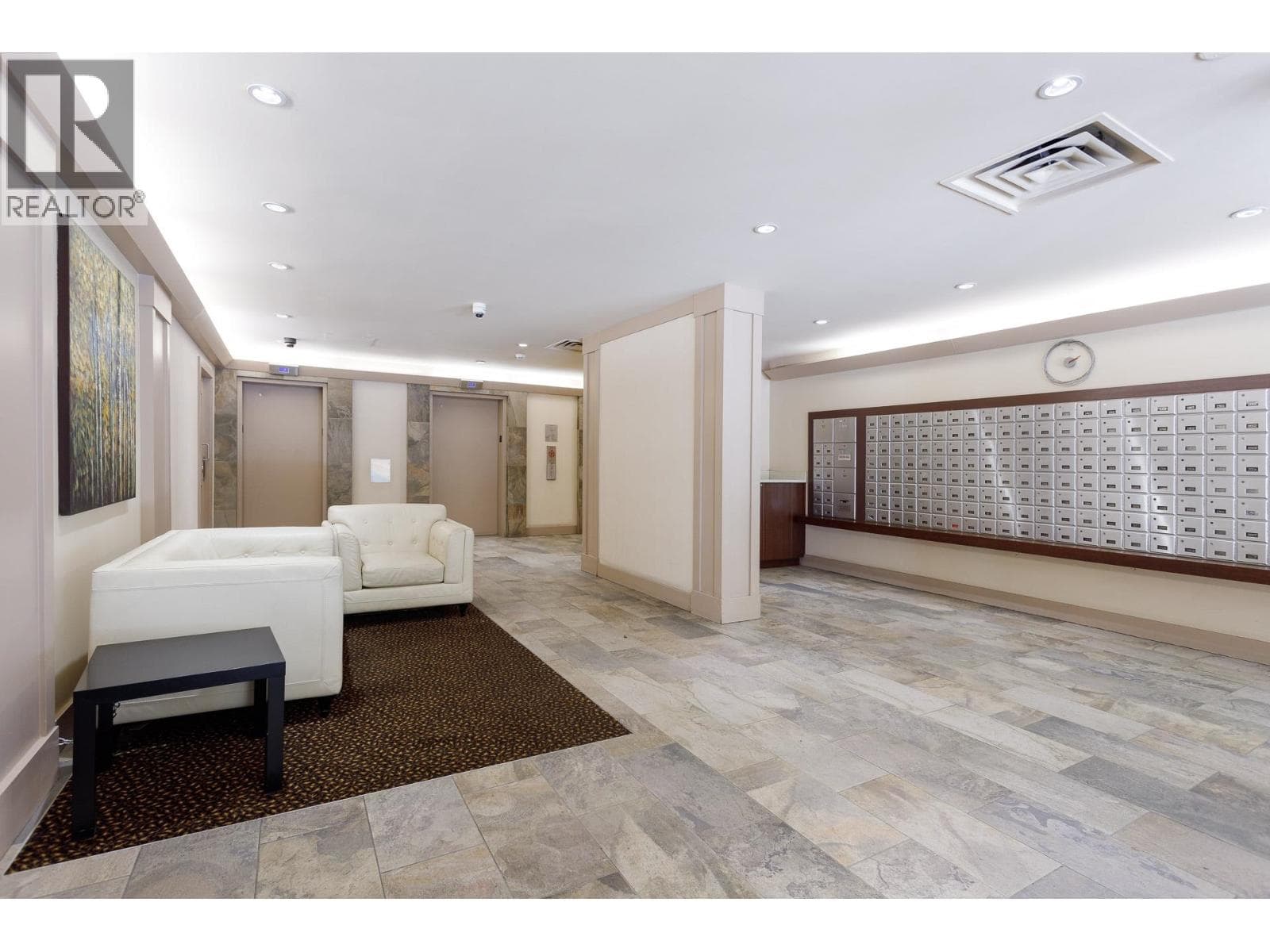1504 3970 CARRIGAN COURT photo 2